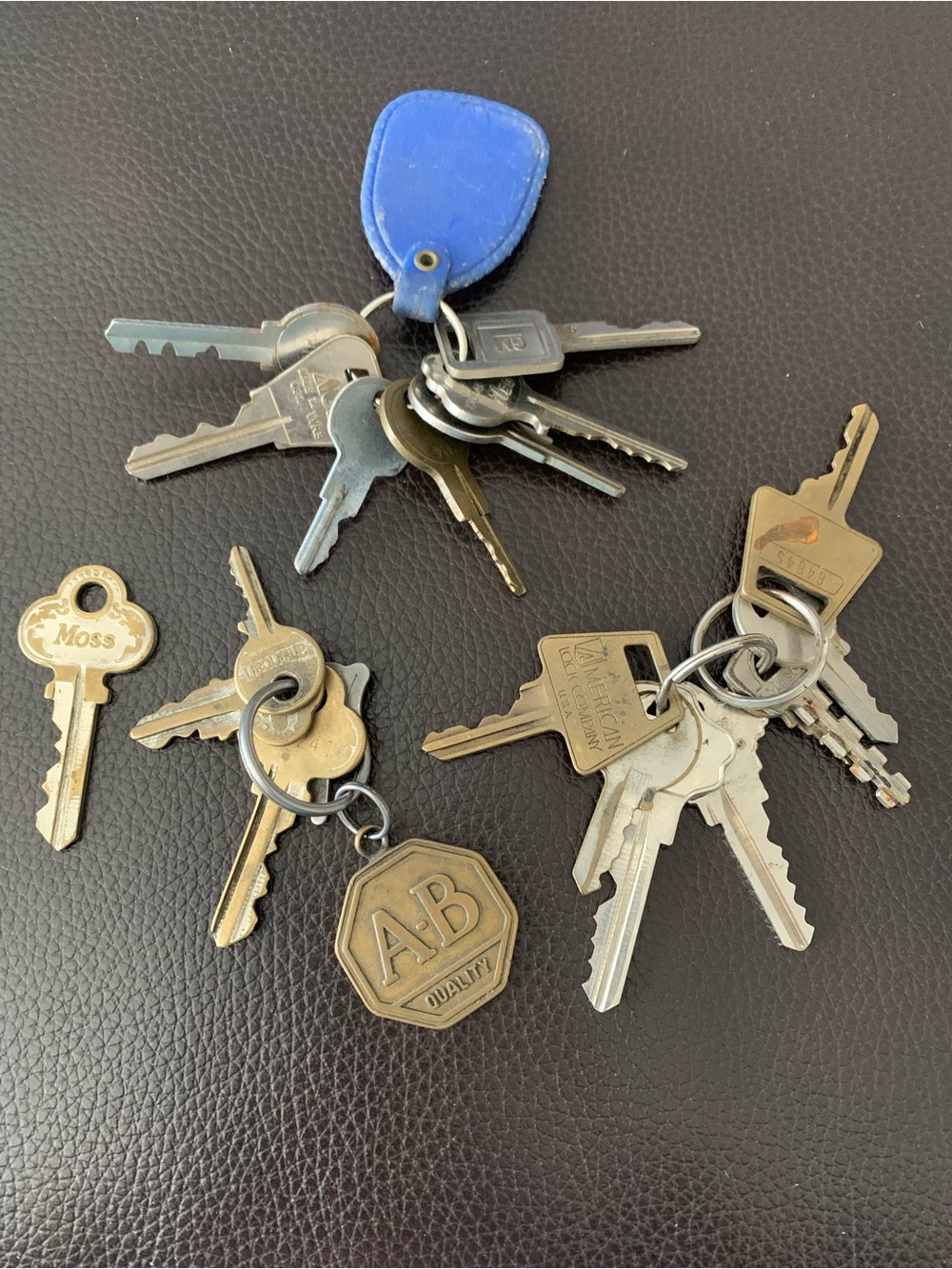 VTG Lot Bulk 20 Old Metal Skeleton Padlock Locksmith Vehicle Lockbox Misc Keys